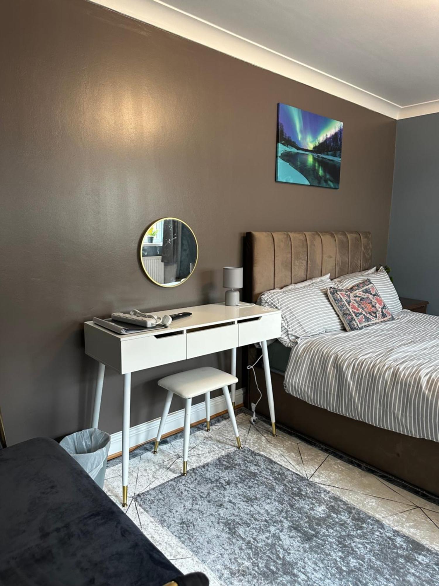 Amazing Ground Floor One Bedroom Apartment Forest Road ลอนดอน ภายนอก รูปภาพ